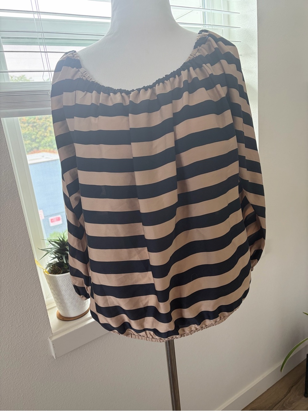 Willi Smith Black and Tan Striped Off-Shoulder Blouse